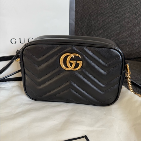 Gucci GG Marmont Mini Bag in Black leather - Picture 11 of 16
